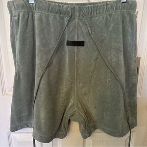 Fear Of God ESSENTIALS Men's Lined Drawstring Logo Sycamore Green L Terry Shorts